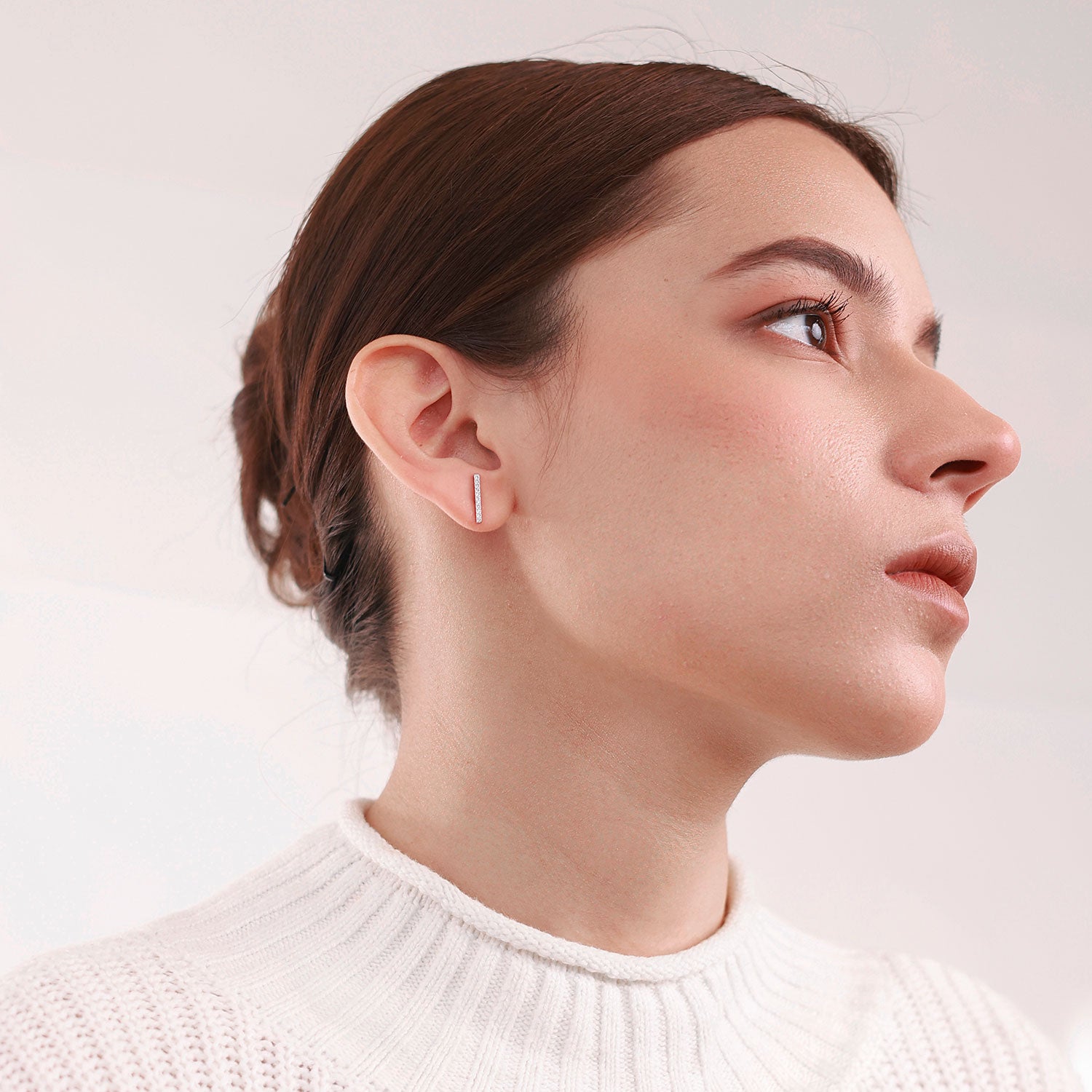 Sleek Radiance Platinum Plated Stud Earrings – Elegant Linear Design with Zirconia Accents